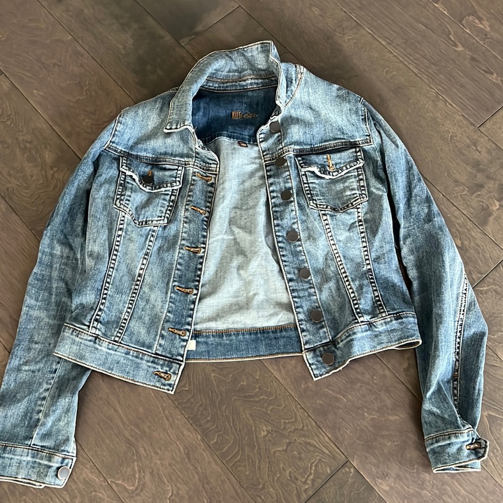 Cut extra small petite denim jacket. Perfect condition.